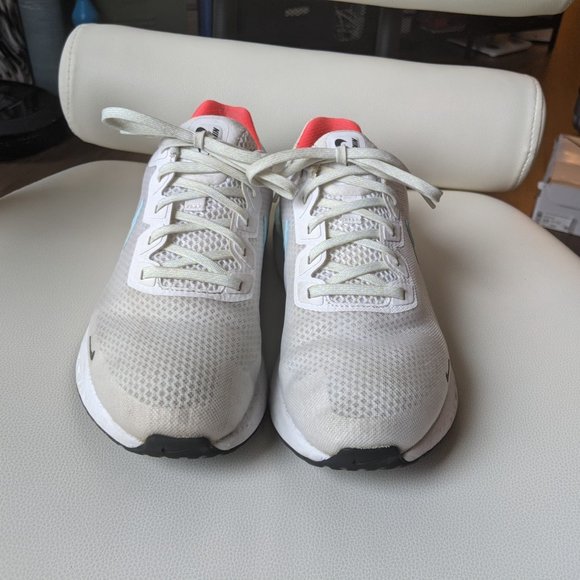 Nike Legend React - Picture 2 of 7